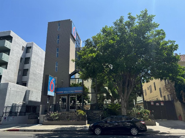 Motel 6 Hollywood image 1