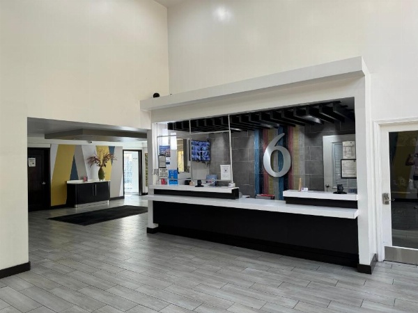 Motel 6 Hollywood image 32
